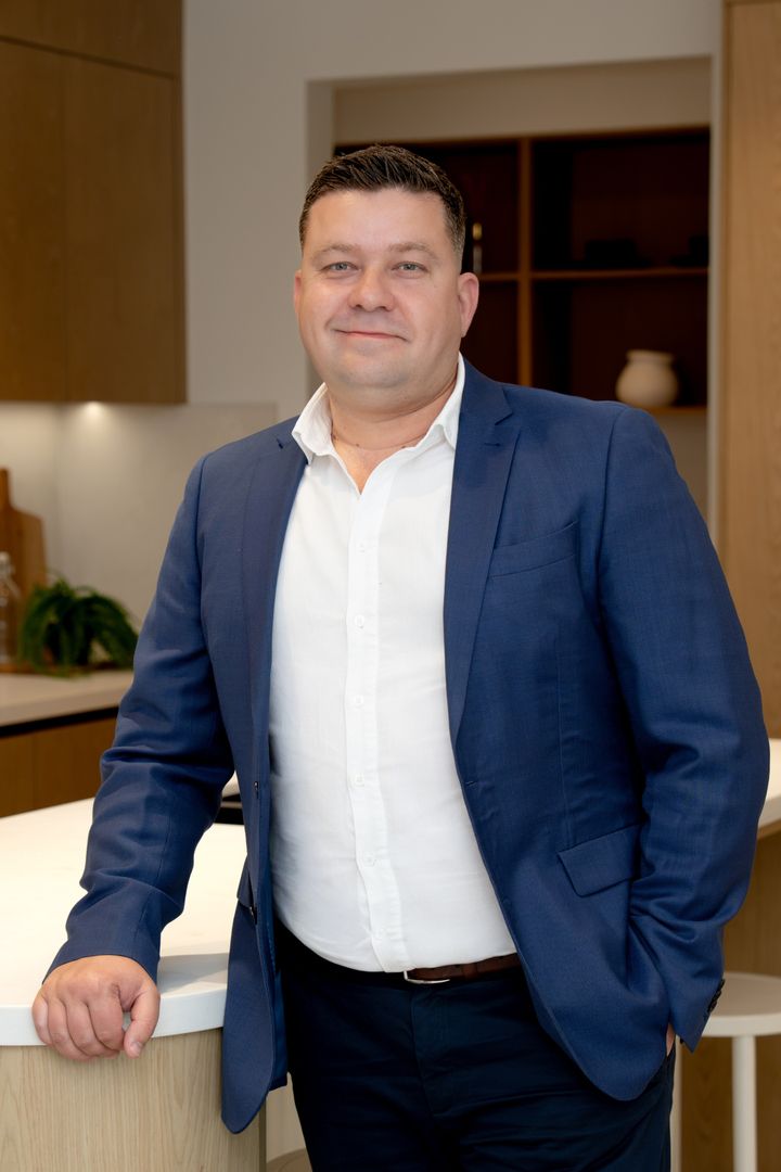 Konstantin Melnikov, Associate Director at 